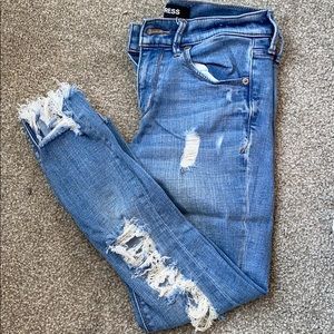 Distressed ankle legging.